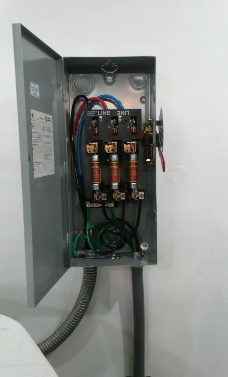 Three-phase disconnect switch installed for Smoke Detector Installation in Bryn Mawr-Skyway